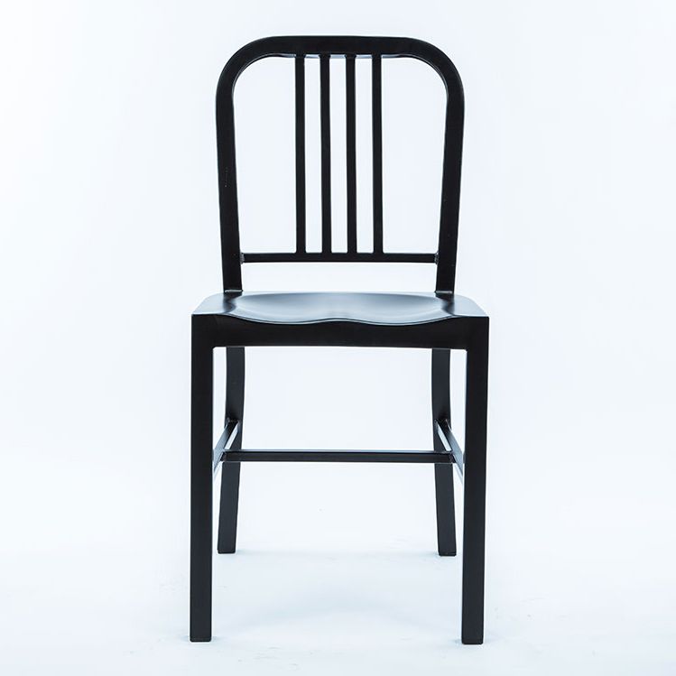Chaise de salle à manger industrielle Windsor Back Side Atty avec des jambes en métal pour un usage domestique