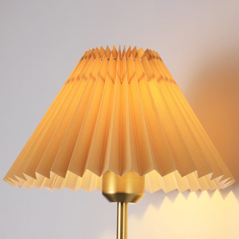 Contemporary Bath Vanity Lighting Fabric Shaded Golden Light for Bathroom