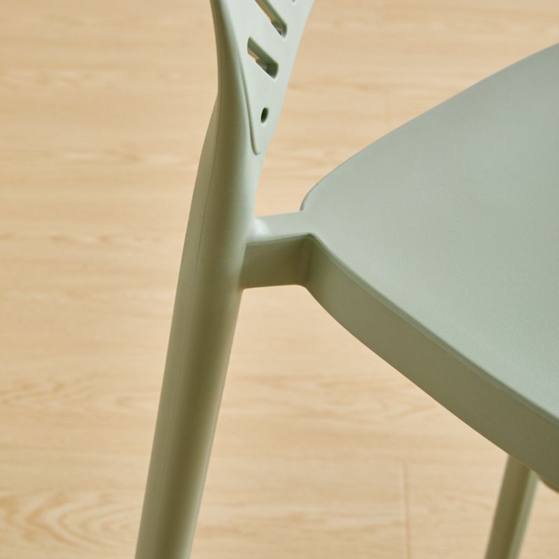 Contemporary Plastic Barstool Plastic Low Back Counter Stool in Matte Finish for Indoor