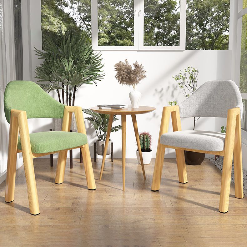 Silla de comedor moderna con respaldo abierto y acabado mate de sillón de tela para restaurante