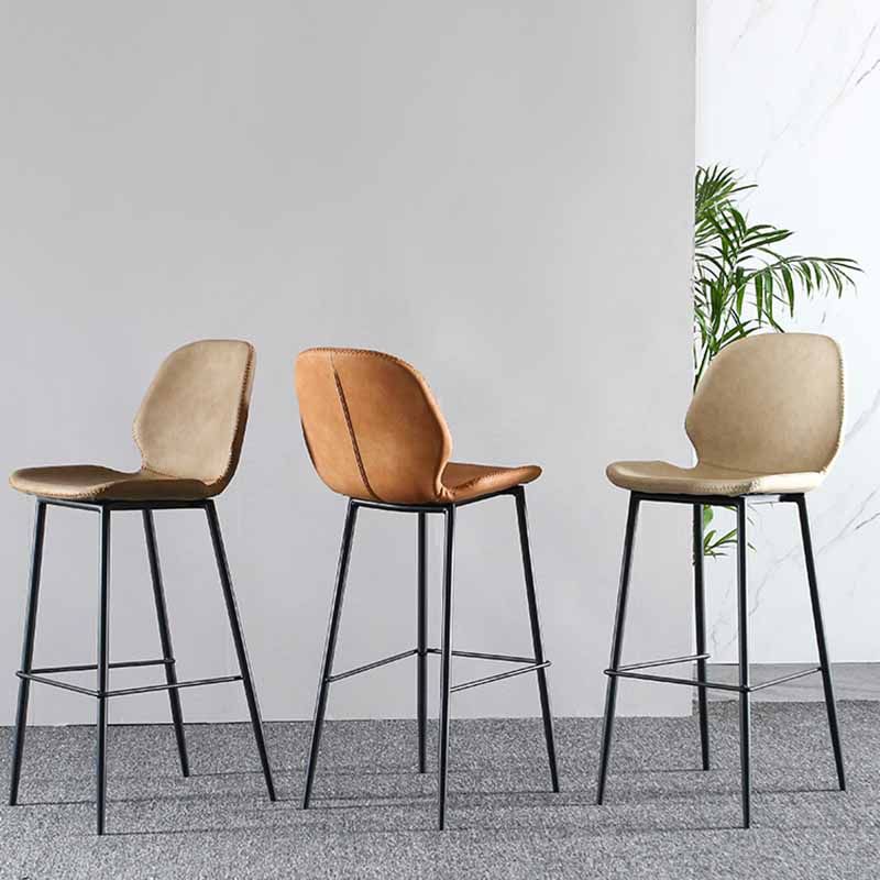 Taburetes industriales de cuero para mostrador, taburetes de bar con respaldo bajo de metal negro con reposapiés