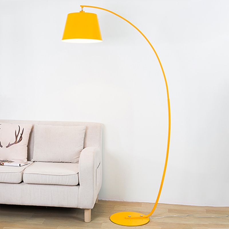 Lámpara de lectura de piso de metal de macarrón arqueado luz de piso de 1 luz para dormitorio