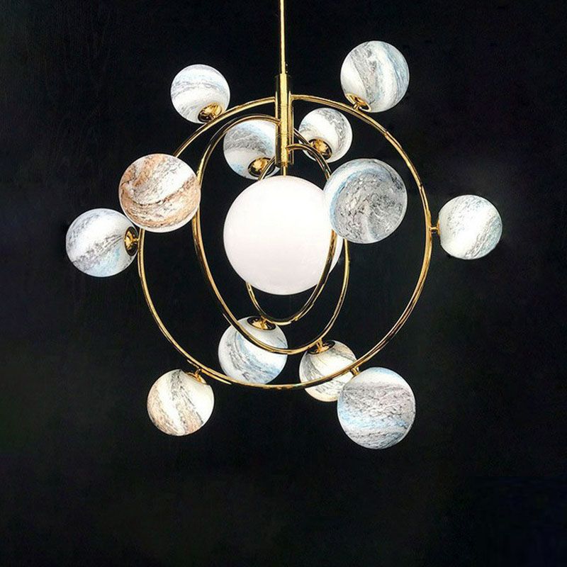 Postmodern Creative Chandelier Gold Orbital Planet Pendant Light con tonalità di vetro colorato