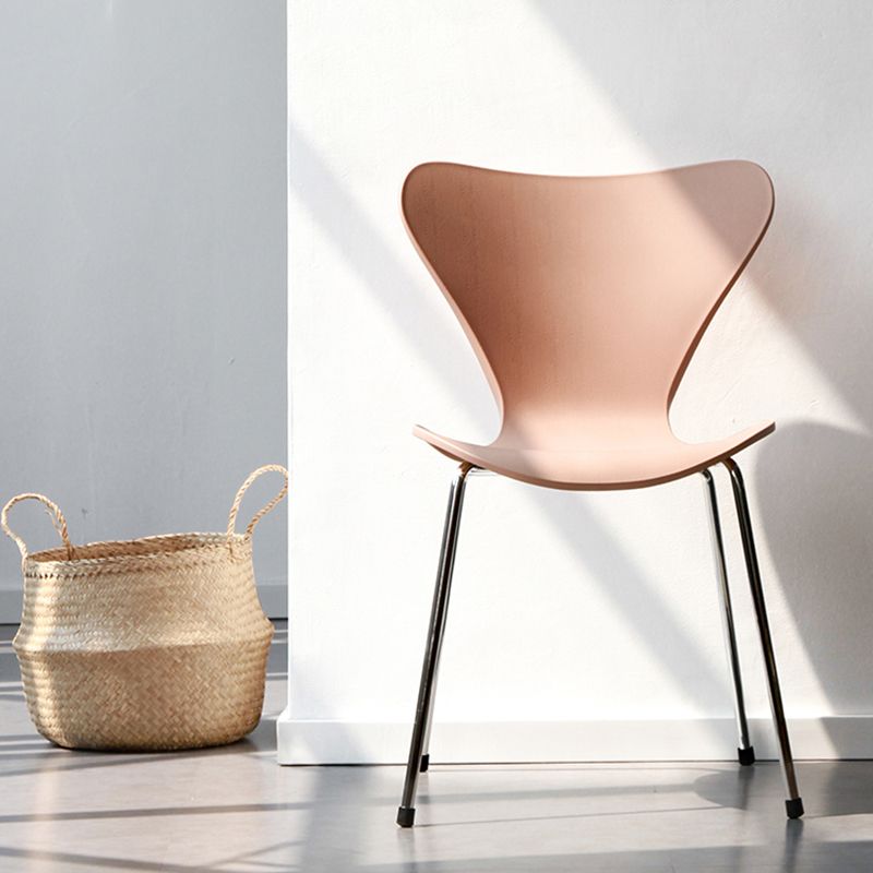 Plástico de estilo industrial que cena la parte posterior sólida de la silla sin brazos que cena la silla lateral
