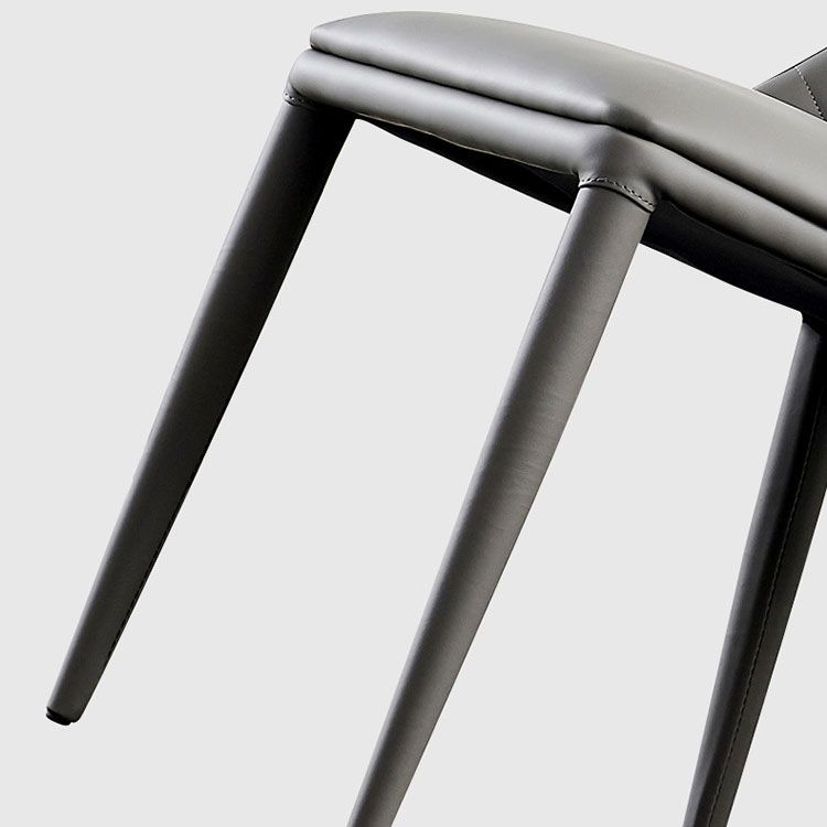Silla sin brazos curvada de cuero moderna con acabado mate Parsons