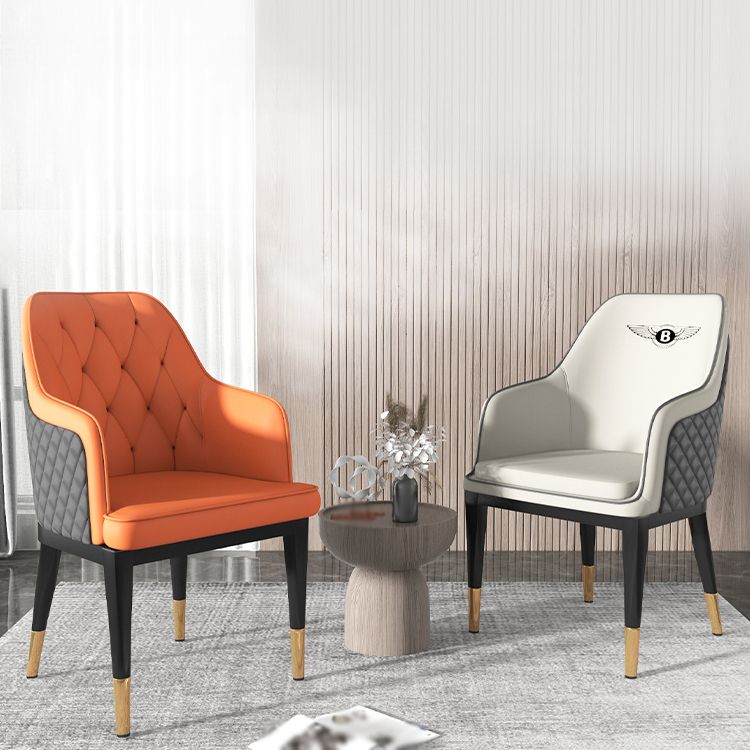 Solide achterkant van de achterste stoelen met stoffen met metalen benen gestoffeerde dineren met metalen benen