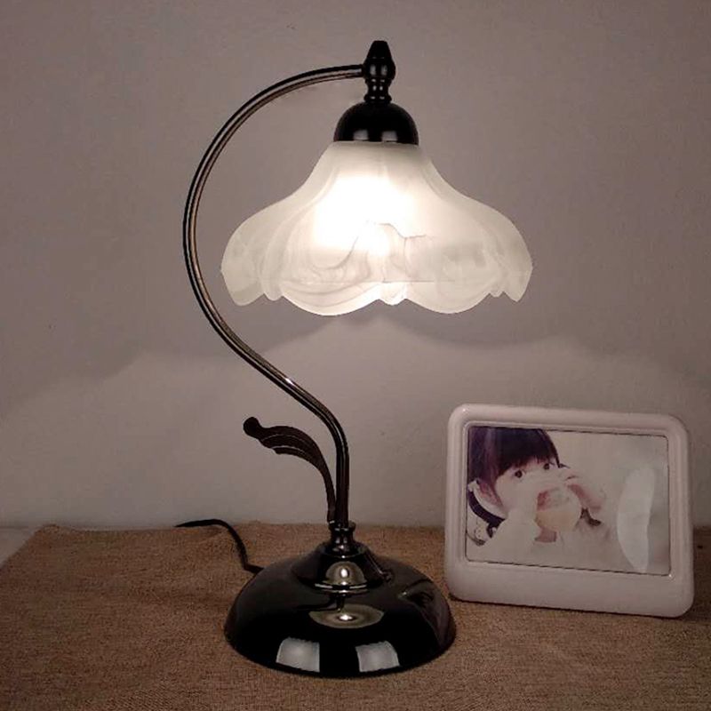 Lámpara de parada de noche vintage de tono de cúpula 1 luce iluminación de mesa de vidrio de ópalo para sala de estar