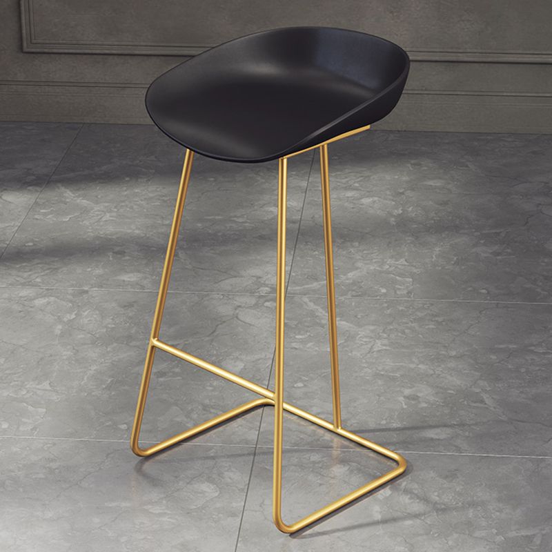 Glam Coffee Shop Footrest Stool Matte Finish Plastic Barstool
