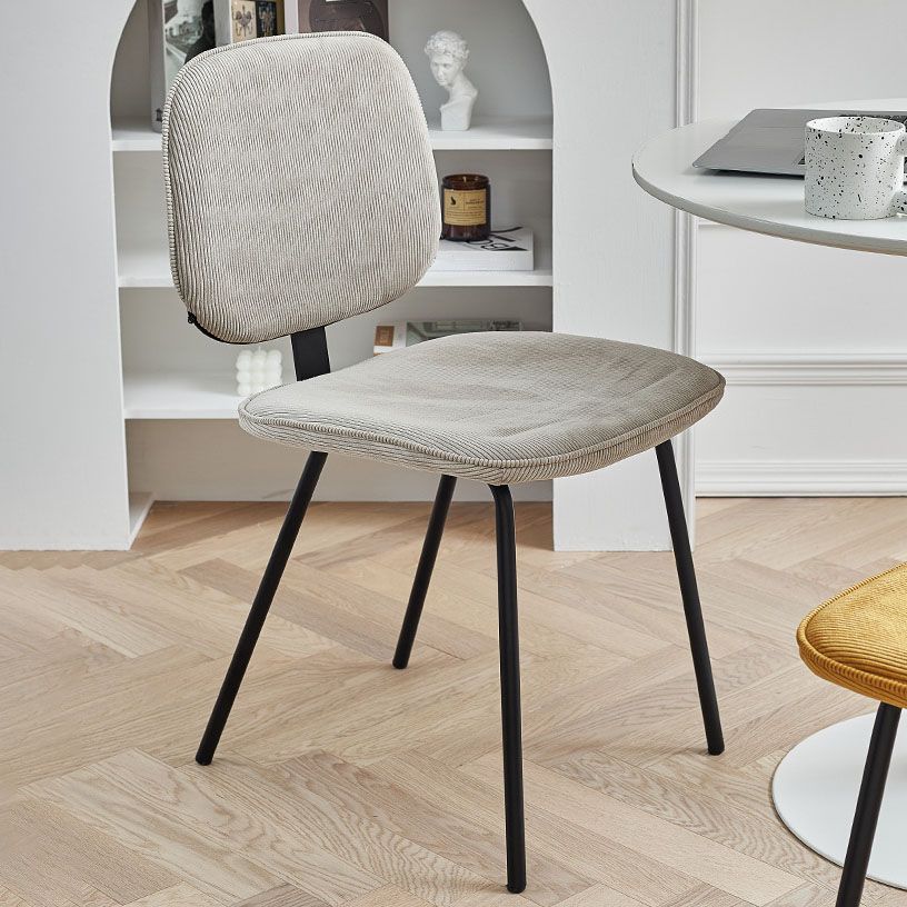 Silla de comedor de metal de estilo contemporáneo, acabado mate, silla lateral sin brazos para cocina