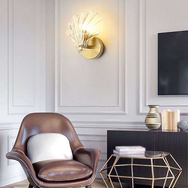 Shell Glass Shade 1 - Light Wall Sconce Metal Wall Armed Light in Clear and Gold