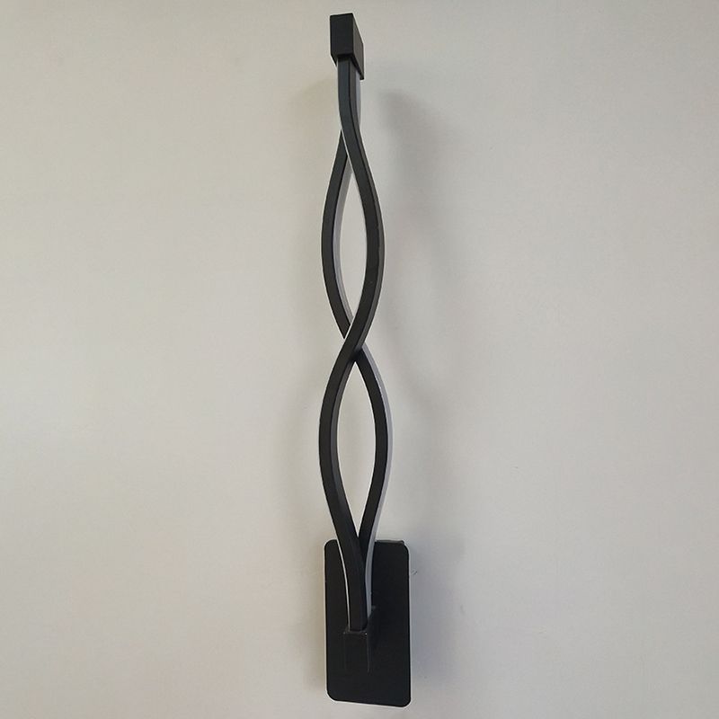 Amplia de pared lineal de LED negro en la lámpara de pared de hierro forjado de estilo conciso moderno con sombra de silicona