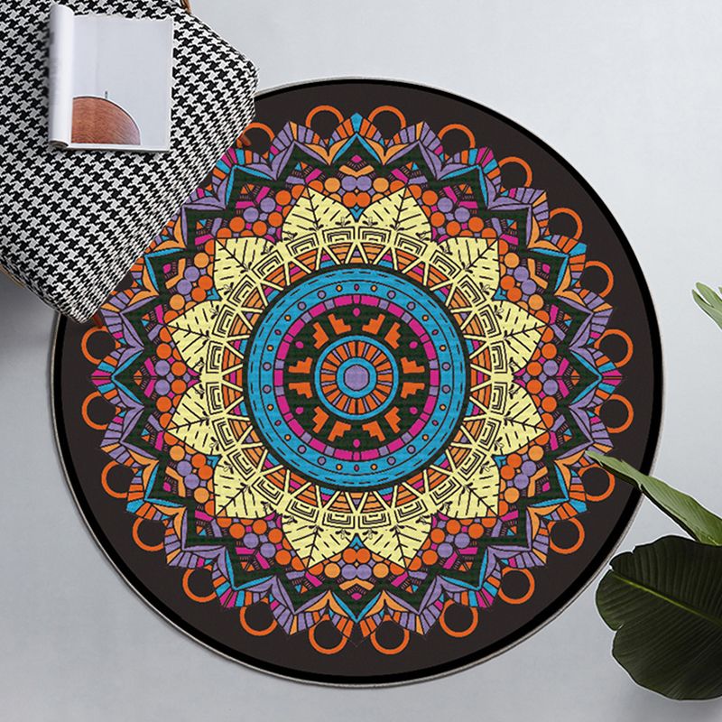 Traditional Floral Print Carpet Polyester Round Area Rug Stain Resistant Area Carpet for Living Room