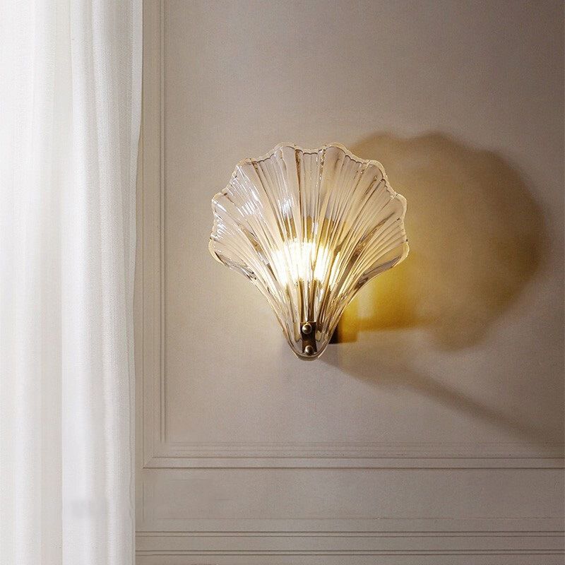 Lampada postmoderna con appunti con sedioni chiare di cristallo per camera da letto