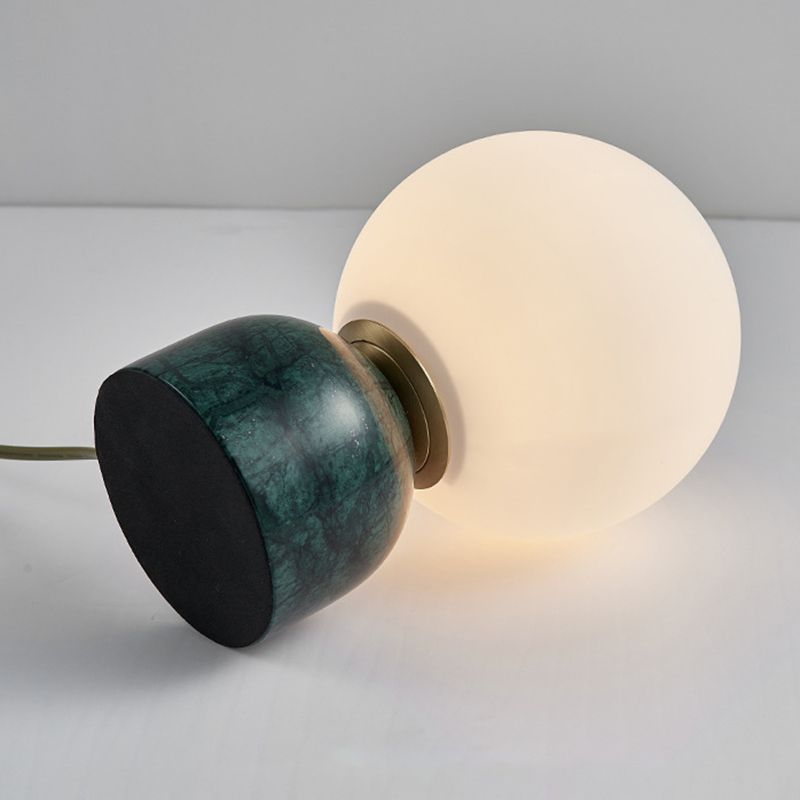Lampada da tavolo a globo di vetro in moderna luce da tavolo in marmo artistico per camera da letto