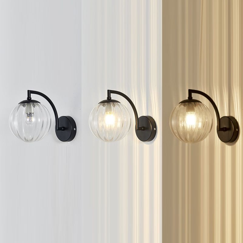 Luce da parete globo in vetro a 1 luce Nordic Luce da letto 7,5 "H Apparecchio di illuminazione con braccio in metallo ad arco