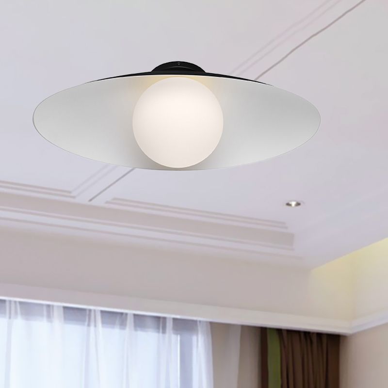 Plafonnier de couloir à 1 lumière en verre dépoli à montage encastré Orb simple en noir/blanc avec abat-jour ovale en métal