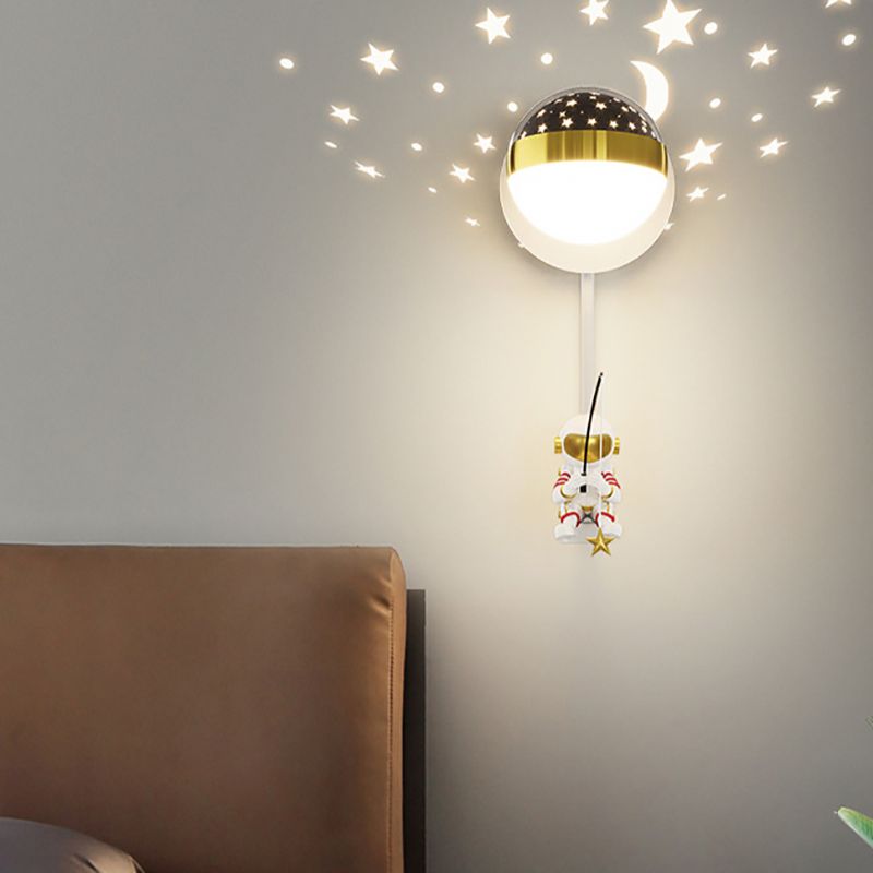 Modern Astronaut Wall Light Fixture Creative LED Wall Light Sconce for Bedroom