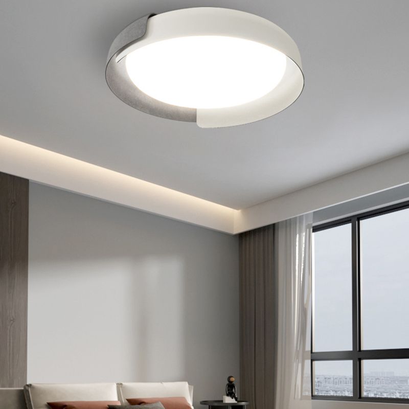 Lacquered Metal LED Ceiling Light in Modern Simplicity Acrylic Circular Flush Mount for Bedroom