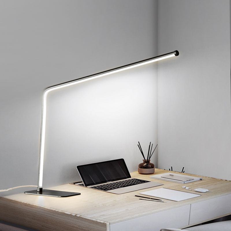 Noordse stijl LED -tafellamp moderne bureaulamp voor studieslaapkamer