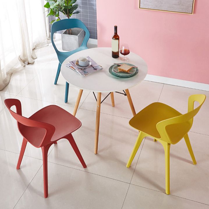 Contemporary Style Open Back Plastic 4 Legs Dining Side Chair for Home Use