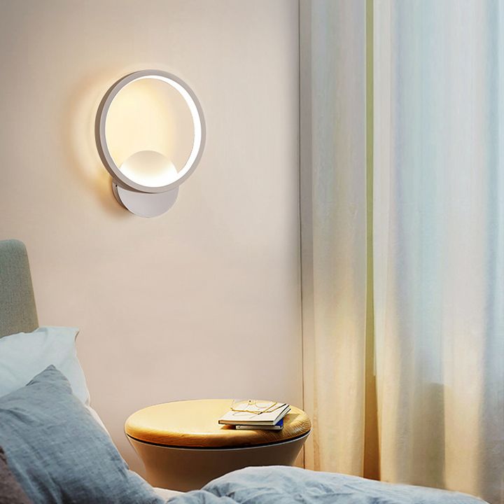 Weiße geometrische LED -Wandlampe in der modernen Einfachheit schmiedeeisere Wandleuchten mit Acrylschatten