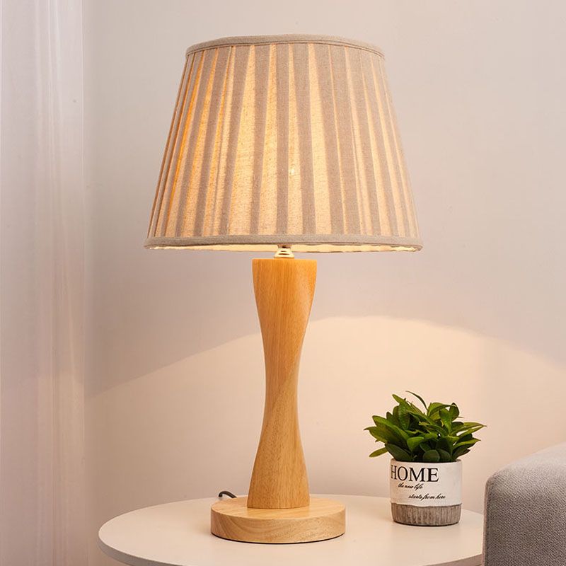 Lampada da notte intrecciata in legno Cottage 1 luce Illuminazione da tavolo da soggiorno con paralume conico in tessuto in beige/grigio/lino
