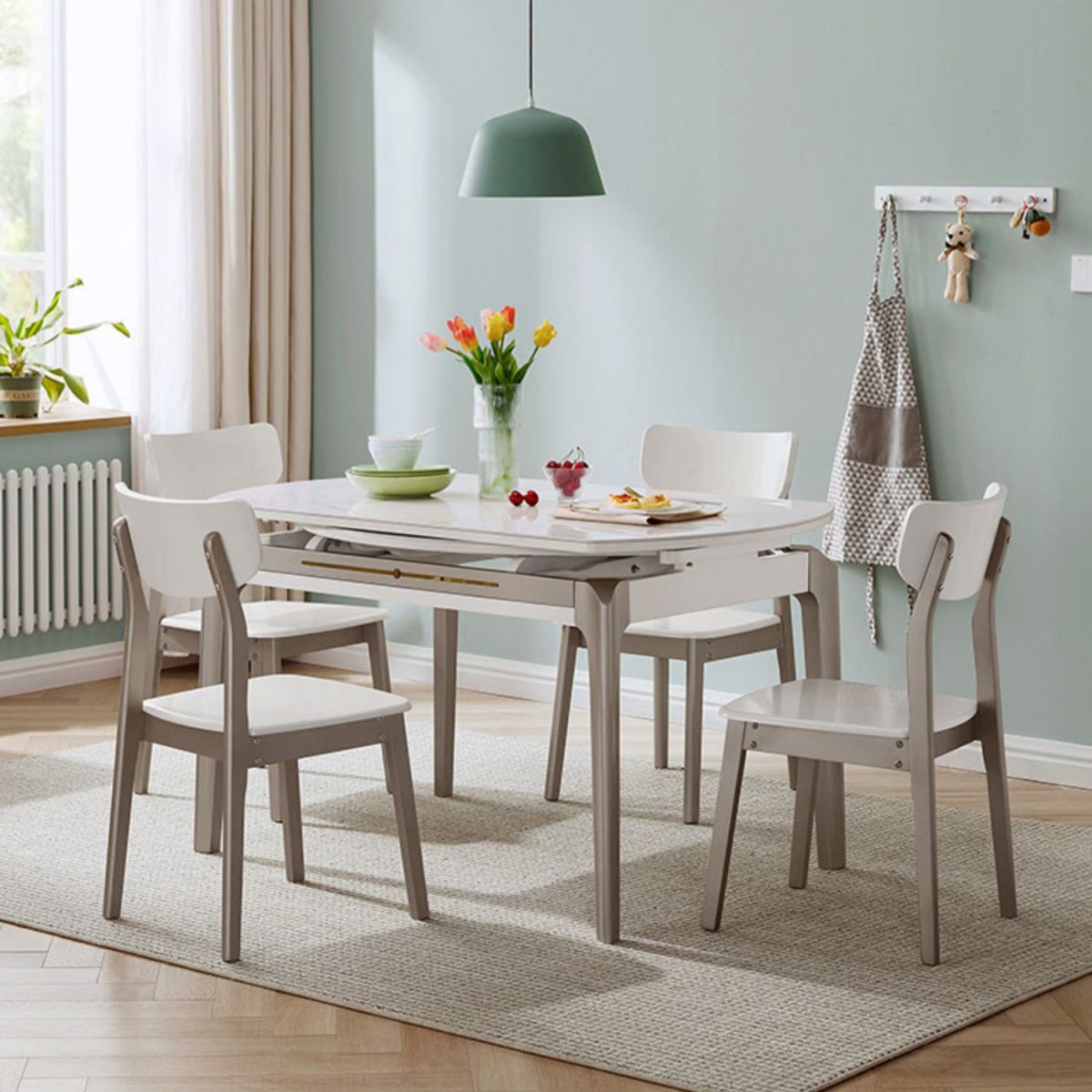 Extendable Round Dining Table Solid Wood 4 Legs  Dining Table for Dining Room