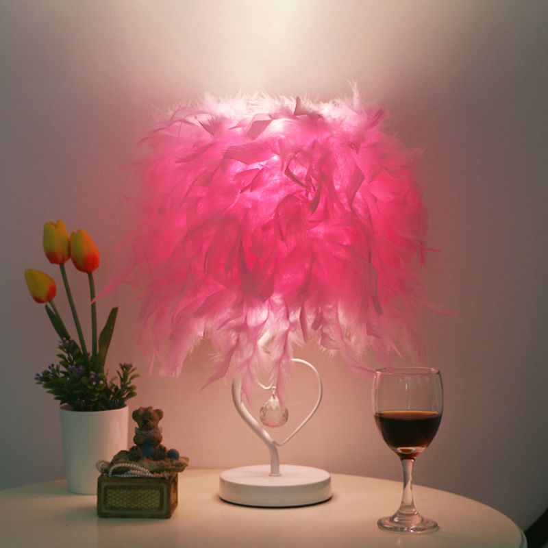 Mesa de estar de batería Lámpara de soporte de plumas de plumas simples en blanco/rosa/burdeos con marco de corazón y orbe de cristal