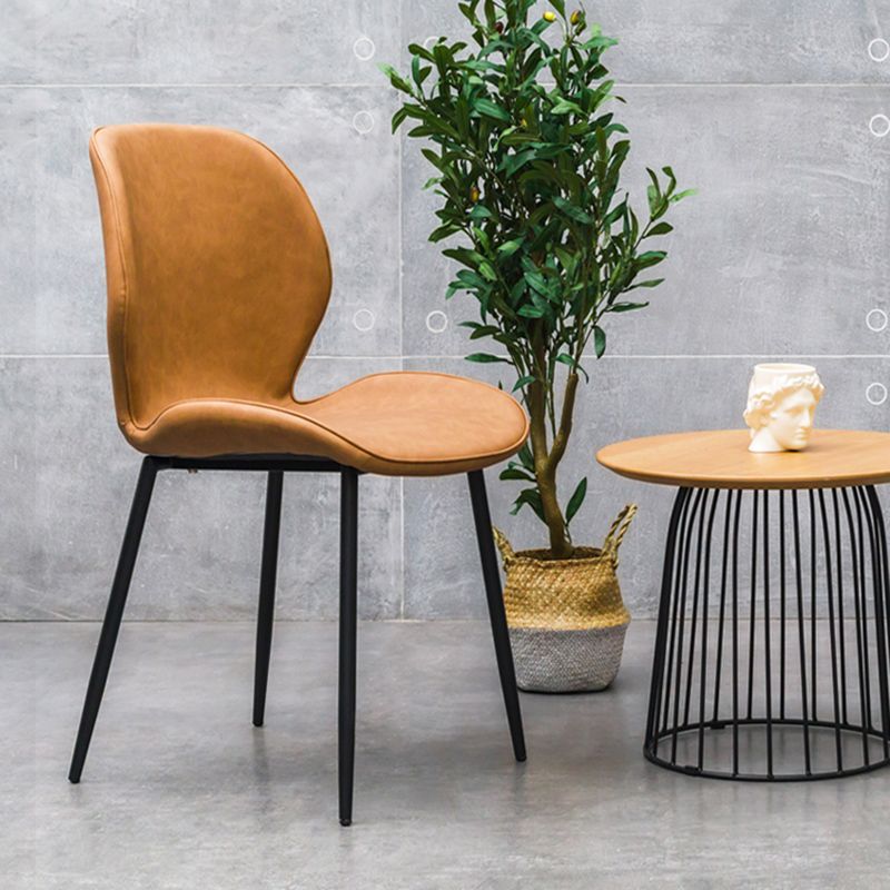 Chaise d'appoint de restaurant scandinave en cuir PU, chaise de salle à manger finition mate Parsons