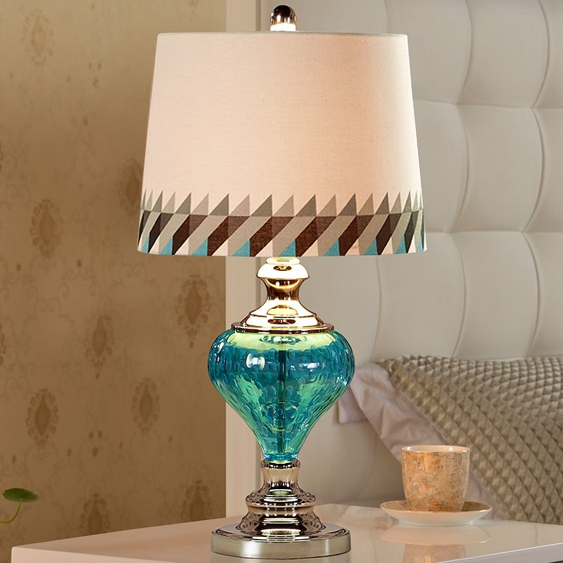 Lampada da comodino dal design con caratteri in stile retrò Lampada da comodino in vetro blu a 1 luce con paralume in tessuto