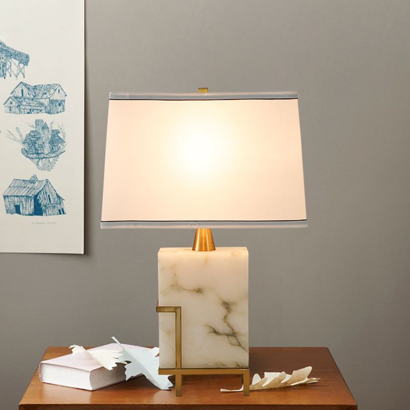 Lampe de travail conique blanche Lampe de bureau moderniste en tissu à 1 tête avec base en marbre rectangulaire
