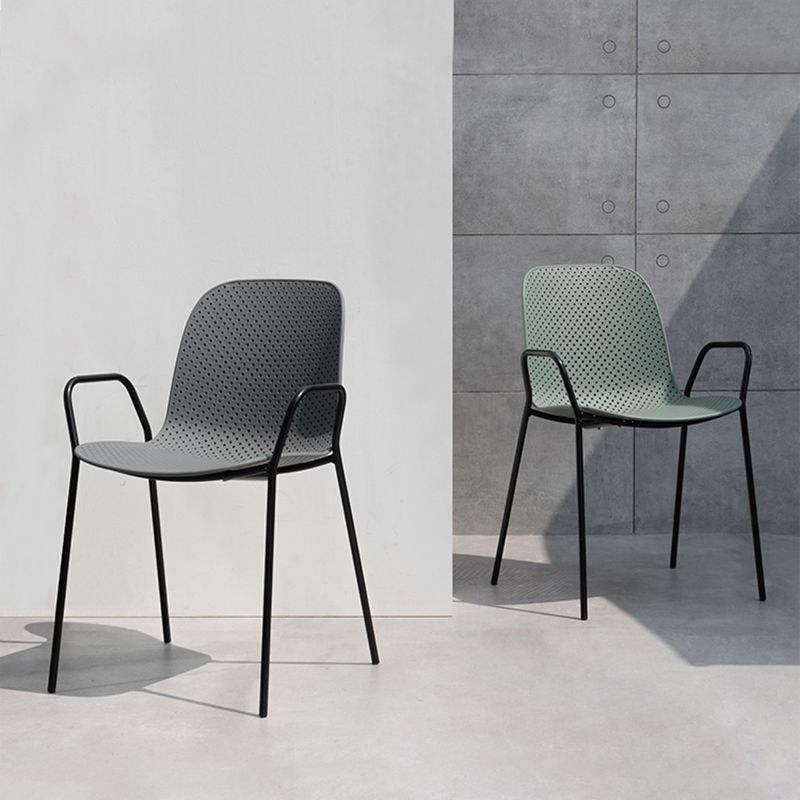 Sillón de comedor de plástico de estilo escandinavo, respaldo sólido, silla individual