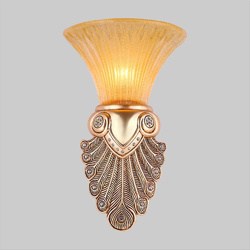 Umgekehrtes Glockenschlafzimmer Wandleuchte Lagelhaus Opal Fleuchtetglas 1-Köpfen goldene Wandleuchte mit Pfauenfeder, 10 "/13" breit