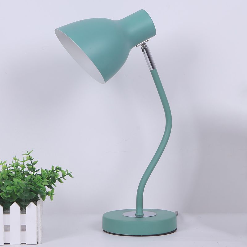 Stile moderno a forma di cono illuminazione da tavolo metallo 1 lampada da tavolo leggera per camera da letto