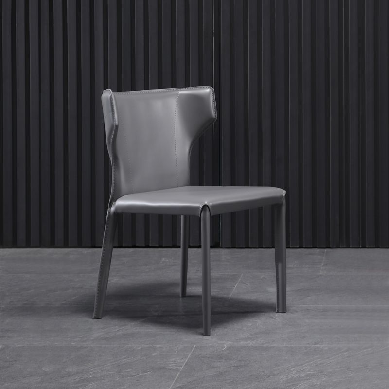 Zeitgenössischer Esstuhl mit Metallbeinen Wingback Parsons Stuhl für den Heimgebrauch