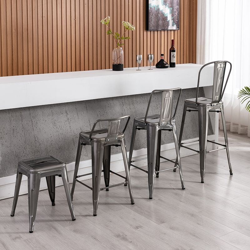 Industrieller Barhocker mit Rückenlehne, Barhocker aus Metall und Leder mit Eisenbeinen