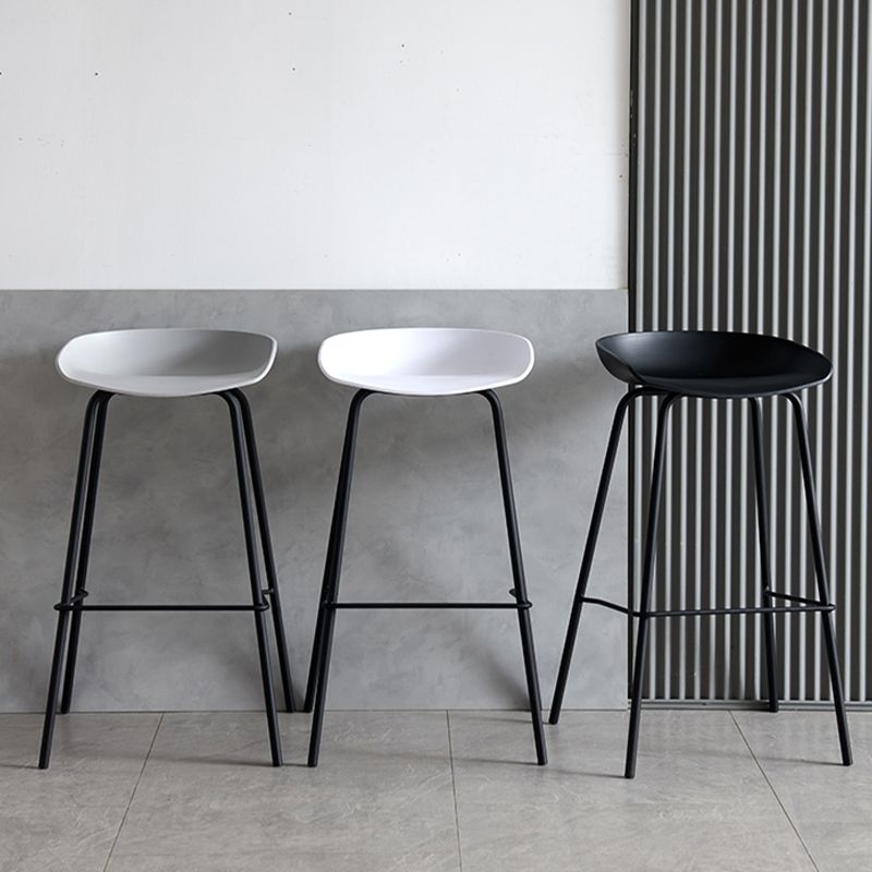 Industrial Indoor Plastic Bucket Seat Bar Stool with Footrest