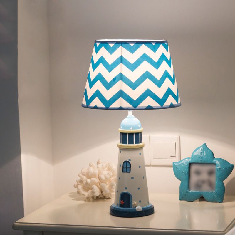 Lighting da tavolo da cono largo 14 "/18" Tessuto in stile cartone animato 1 lampada in piedi a blu chiaro/bianco con base a torre in resina