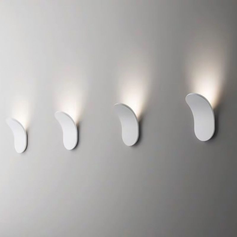 Contemporary Single Black/White Wall Mounted Sconce LED Metal Wall Light