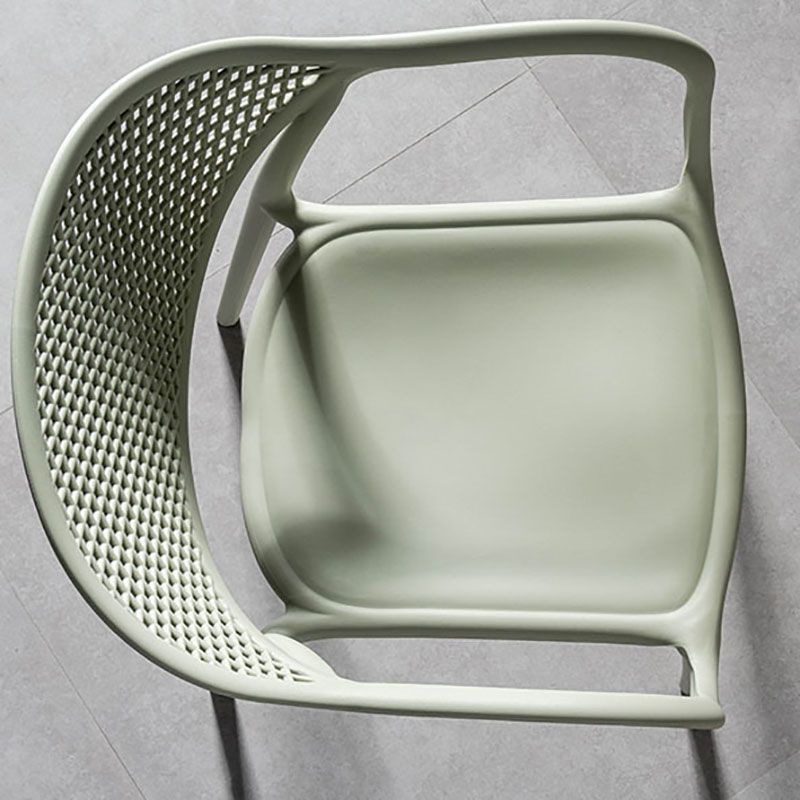 Chaises contemporaines avec bras de salle à manger, chaise latérale en plastique à dossier ouvert pour la cuisine