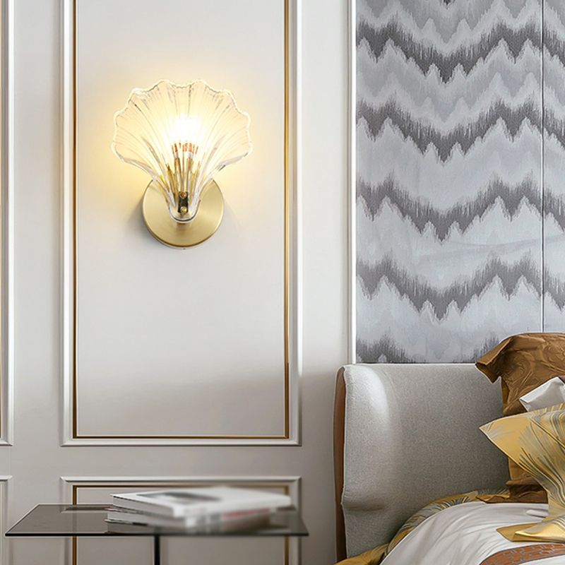 Shell Glass Shade 1 - Light Wall Sconce Metal Wall Armed Light in Clear and Gold