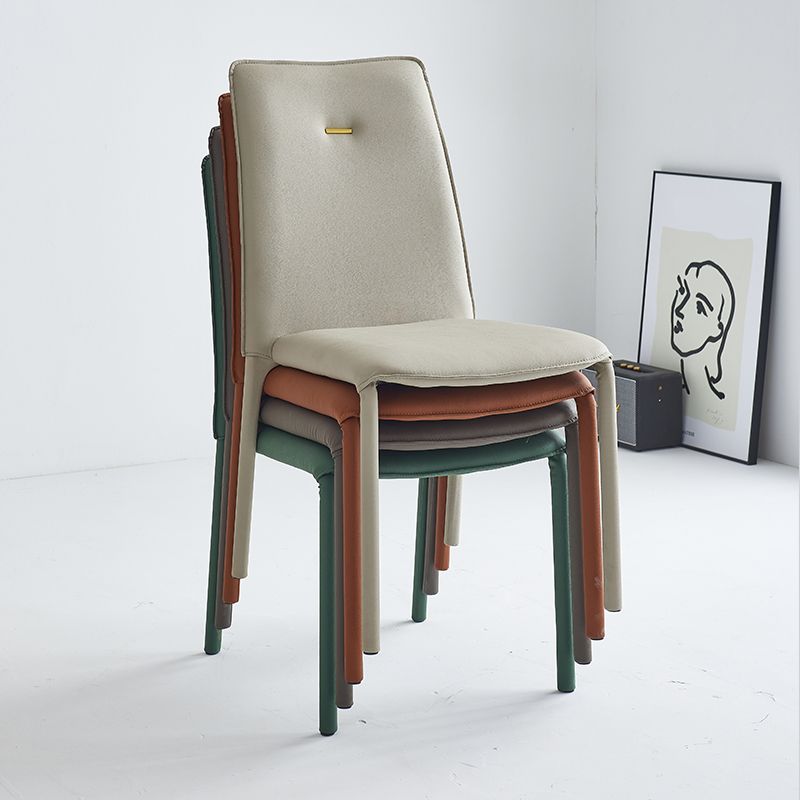 Sillas de comedor de cuero de estilo moderno, silla lateral apilable con respaldo sólido para uso doméstico (juego de 2)