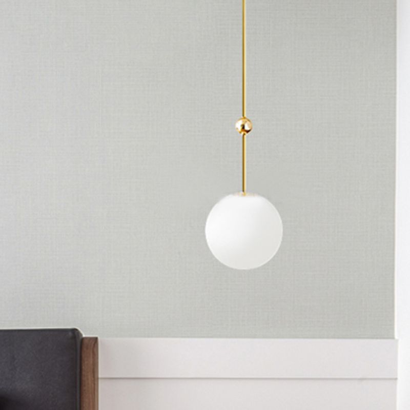 1 suspension de la tête de chambre à coucher léger simple Gold pendentif suspendu avec une teinte en verre de lait à balle, 39 "/ 47" H