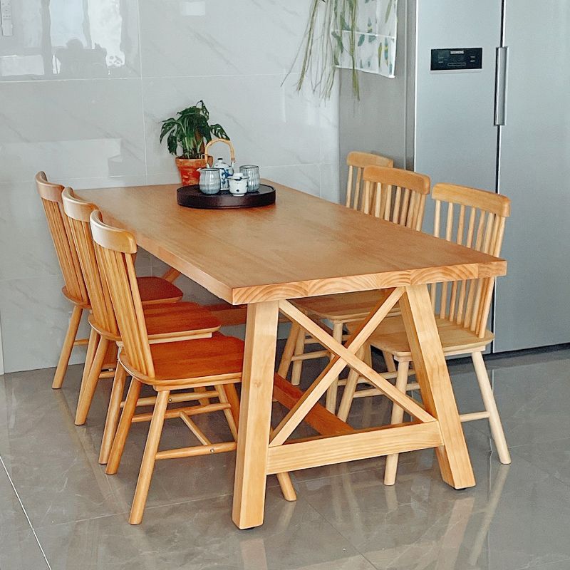 Eenvoudige dennen vaste houten eettafel rechthoekige tafel in houten kleur met vier veter