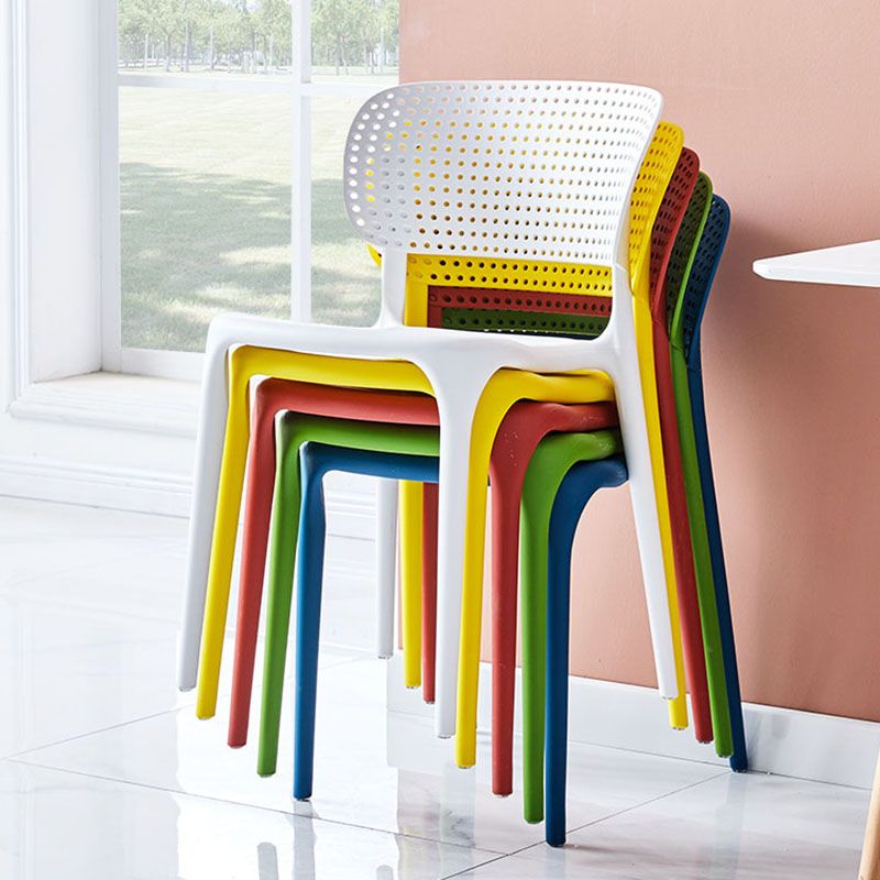 Silla lateral casera de plástico apilable Silla de comedor con respaldo abierto contemporáneo