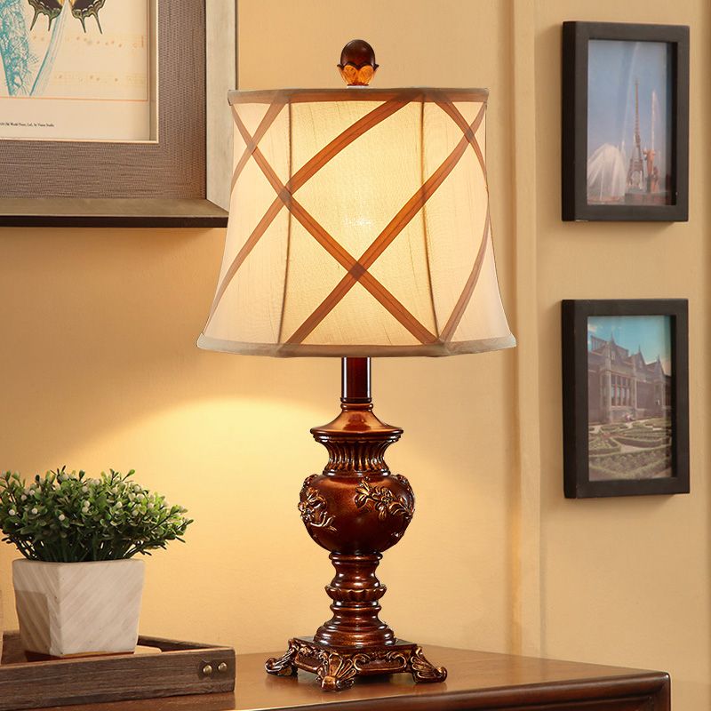 Lampada da tavolo con base in urna marrone, lampada da tavolo in resina stile vintage a 1 testa con paralume in tessuto