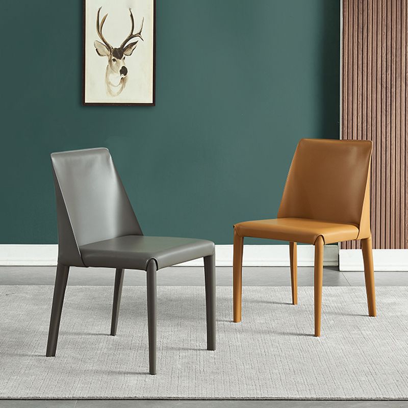 Silla sin brazos de comedor de metal contemporáneo, silla lateral de comedor de cuero para uso en restaurantes