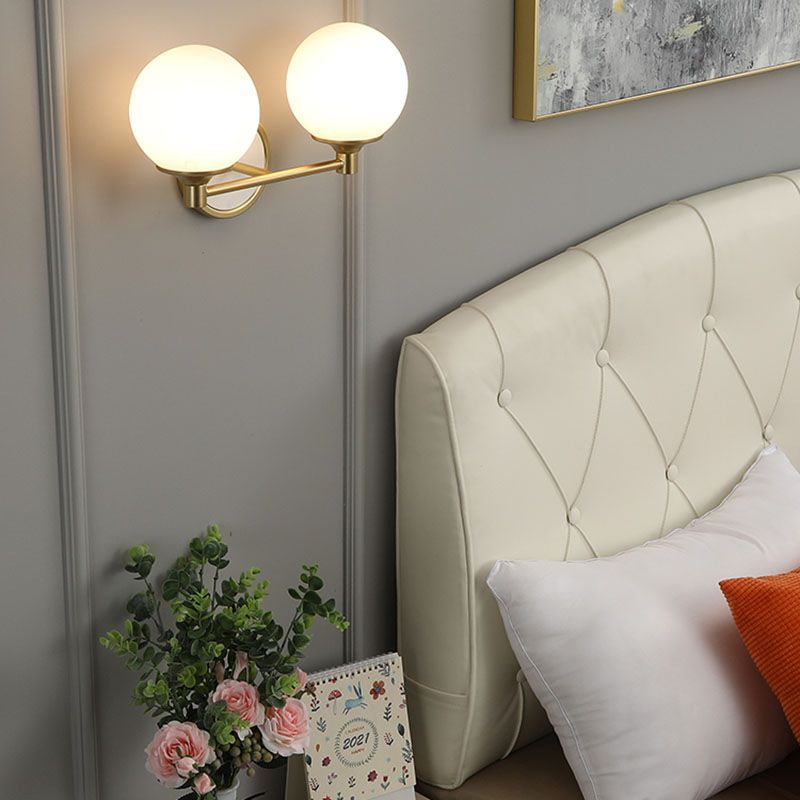 Luz de pared de la esfera blanca Luz de la pared de vidrio de vidrio moderno lámpara de montaje para el dormitorio