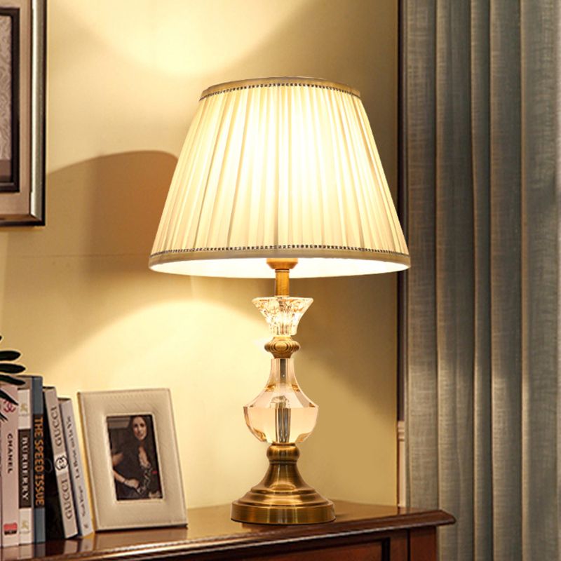 Lámpara de escritorio de jarra moderna luz de mesa de bulbo de cristal 1 bulbo con tono de tela de cono