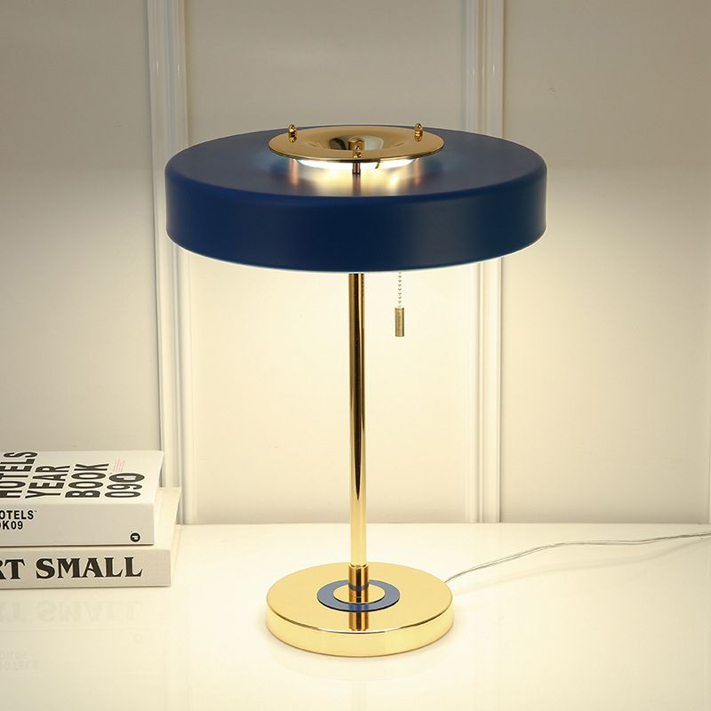 Table ronde postmoderne Lumière Métal Livrée LED Table table de chevet avec interrupteur de chaîne